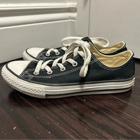 Converse Black Low Top Sneakers - Picture 2 of 8